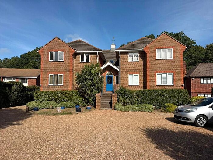 1 Bedroom Apartment For Sale In St. Johns Road, Woking, Surrey, GU21