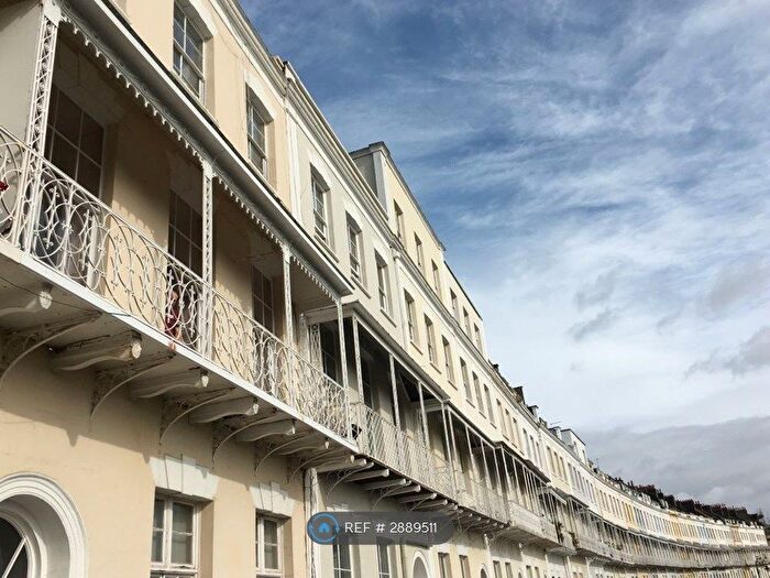 3 Bedroom Flat To Rent In Royal York Crescent, Bristol, BS8