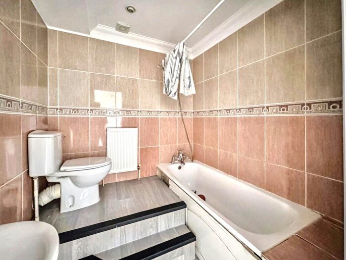 2 Bedroom Flat For Sale In Christchurch Road, Boscombe, BH7