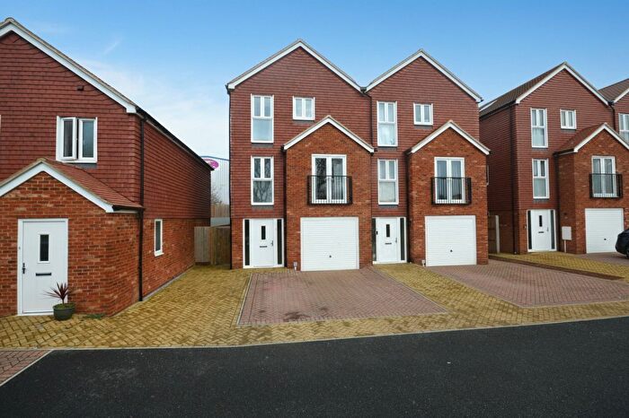 4 Bedroom Semi Detached House For Sale In Biggins Wood Road, Cheriton, CT19