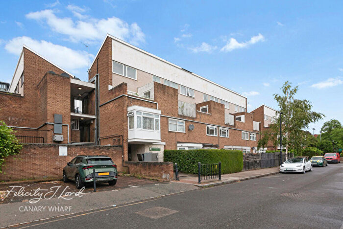 Studio For Sale In Galbraith Street, London, E14
