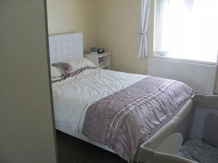 3 Bedroom Flat To Rent In Colchester Road, Edgware, HA8