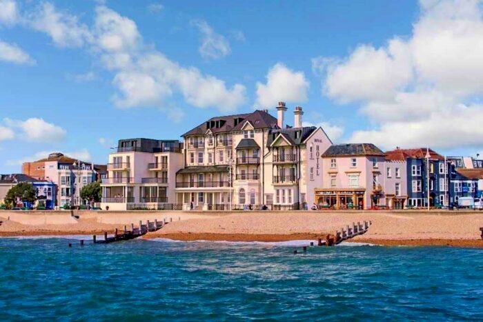 2 Bedroom Flat To Rent In East Lodge The Esplanade, Bognor Regis, West Sussex, PO21