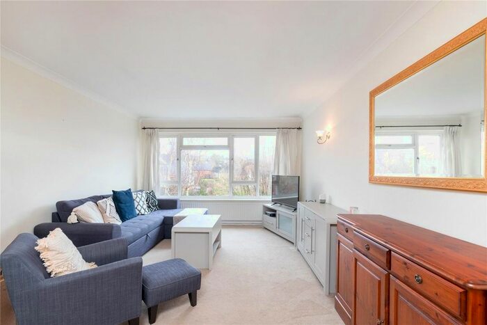 2 Bedroom Flat To Rent In Durham Road, London, SW20