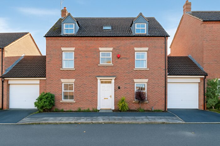 6 Bedroom Detached House For Sale In Parsons Road, Langley, SL3