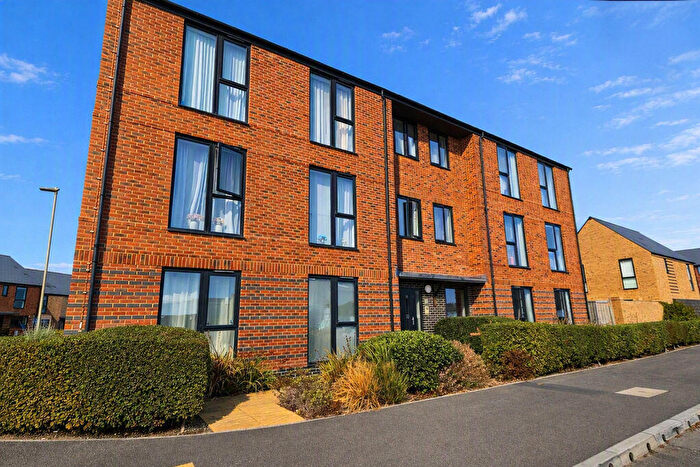 2 Bedroom Flat For Sale In Ocean Road, Lee-On-The-Solent, PO13