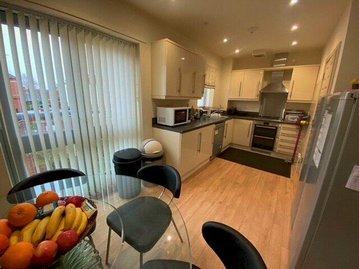 4 Bedroom End Of Terrace House To Rent In Northbrook Crescent, Basingstoke, Hampshire, RG24