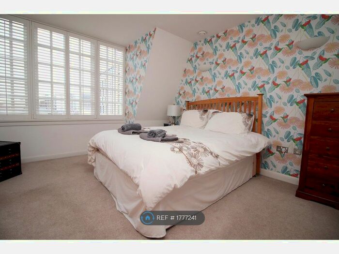 2 Bedroom Flat To Rent In Barry Lane, Cardiff, CF10