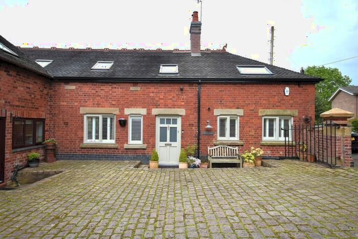 4 Bedroom Semi-Detached House For Sale In Cock Hall Lane, Langley, SK11