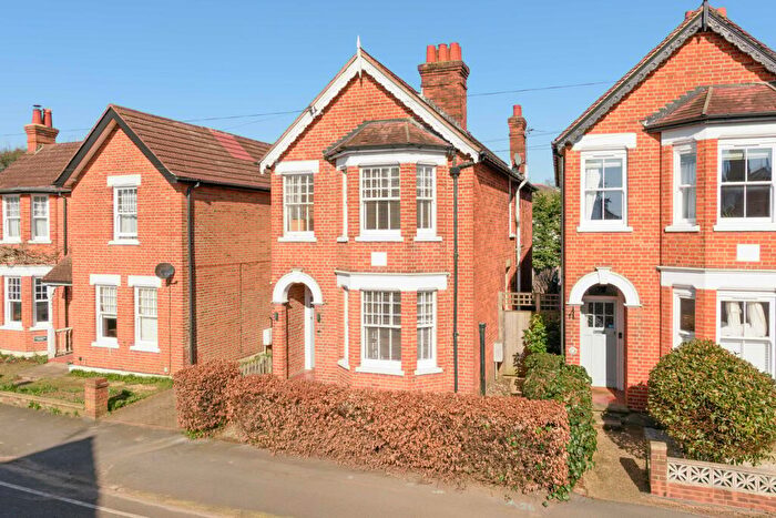 3 Bedroom Detached House For Sale In Oakdale Road, Weybridge, KT13