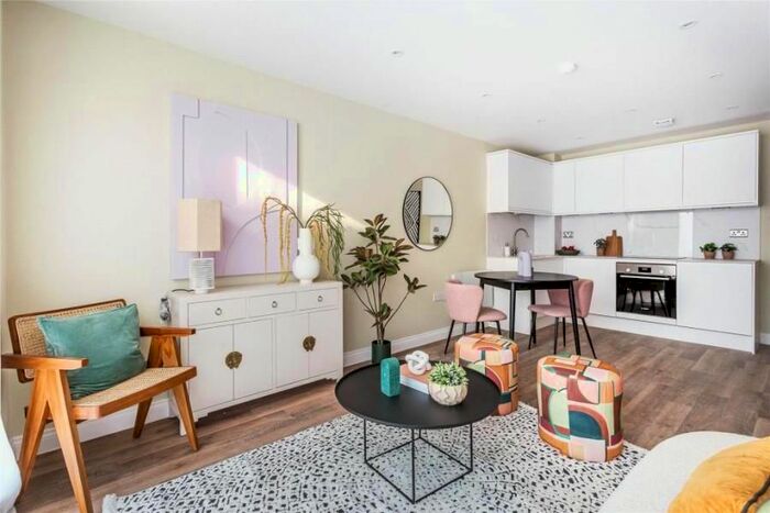 1 Bedroom Flat To Rent In Golden House, Guildford, GU1