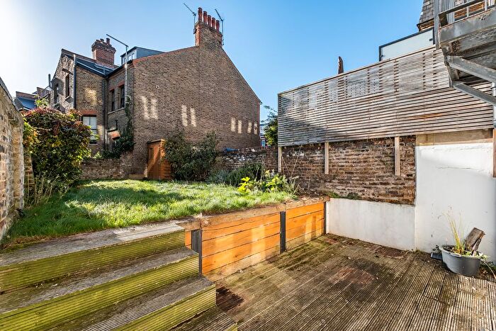 2 Bedroom Maisonette For Sale In Holmdale Road, London, NW6