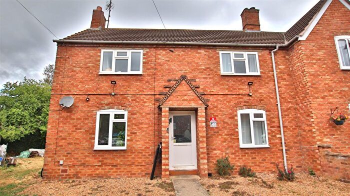 4 Bedroom Semi-Detached House For Sale In Lee Road, Tewkesbury, GL20