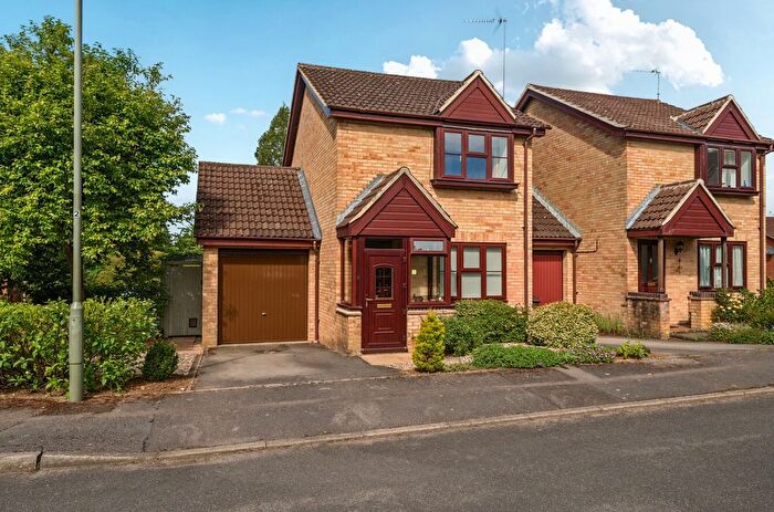 2 Bedroom Link Detached House For Sale In Godalming, Surrey, GU7