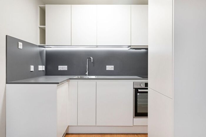 Studio To Rent In Fordwych Road, London, NW2