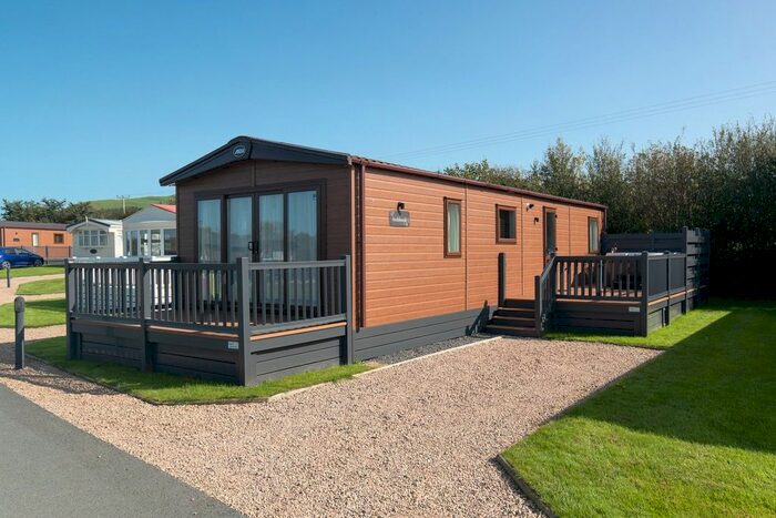 2 Bedroom Mobile/park Home For Sale In Maesmawr Farm Resort, Moat Lane, Caersws, Powys, SY17