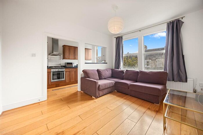 2 Bedroom Flat To Rent In Gascony Avenue, West Hampstead, NW6