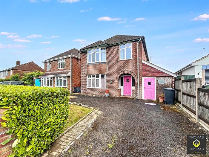 3 Bedroom Detached House For Sale In Hillview Road, Hucclecote, GL3