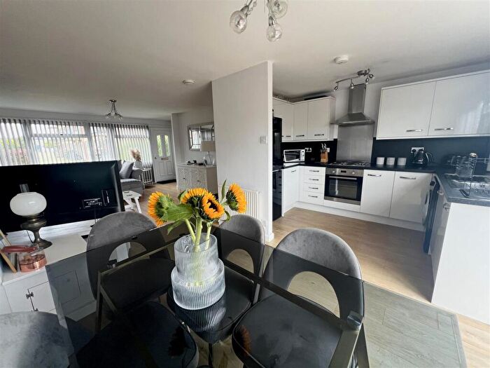 3 Bedroom Terraced House For Sale In The Green, Cowes, PO31