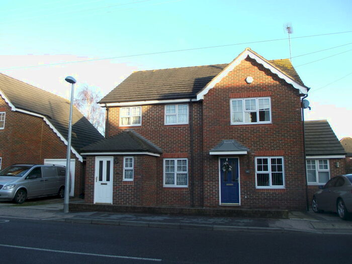 3 Bedroom Semi-Detached House To Rent In High Street, Halling, ME2
