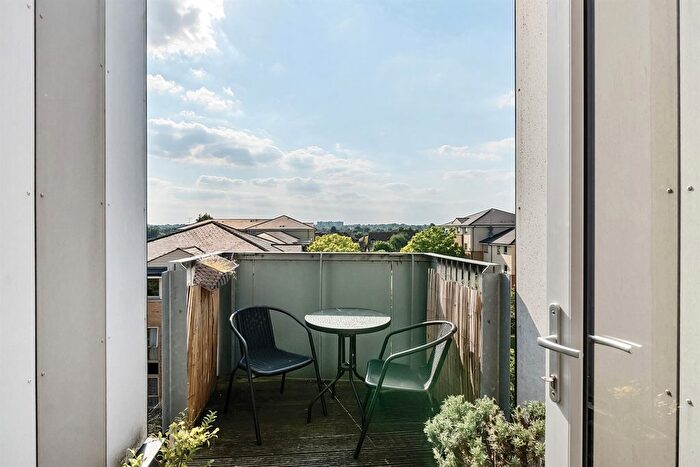 1 Bedroom Flat To Rent In Canning Square, Enfield, EN1