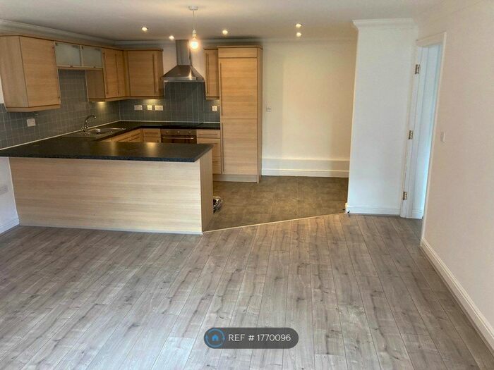 2 Bedroom Flat To Rent In Moss Hey, Wirral, CH63