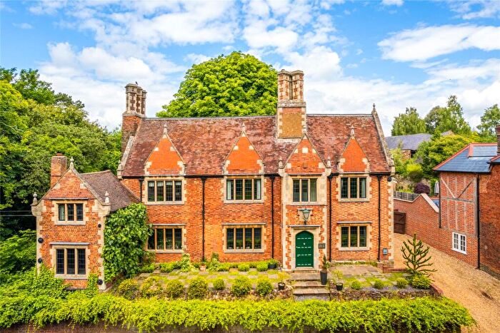 4 Bedroom Detached House For Sale In Watling Street, Little Brickhill, Milton Keynes, Buckinghamshire, MK17