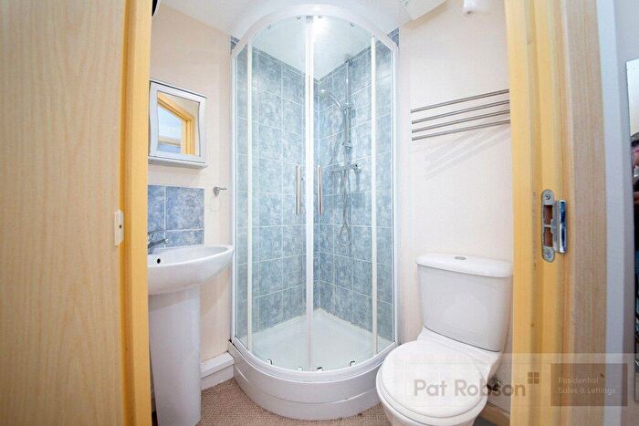 2 Bedroom Apartment For Sale In Wrendale Court, South Gosforth, Newcastle Upon Tyne, Tyne And Wear, NE3