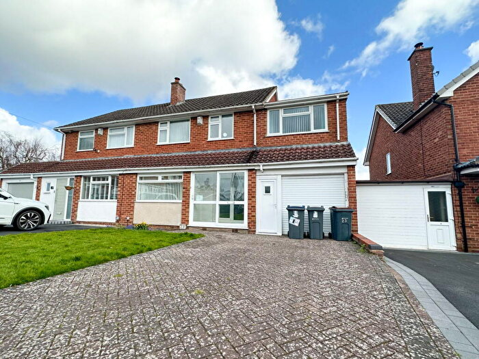 4 Bedroom Semi-Detached House To Rent In Eves Croft, Bartley Green, B32