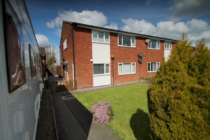 2 Bedroom Maisonette To Rent In Hope Street, Halesowen, West Midlands, B62