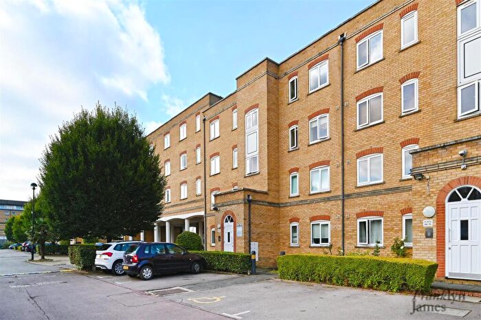 2 Bedroom Apartment To Rent In Ferguson Close, London, E14