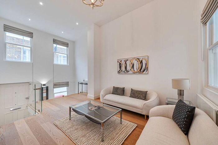 3 Bedroom Maisonette To Rent In Cornwall Gardens, South Kensington, London, SW7