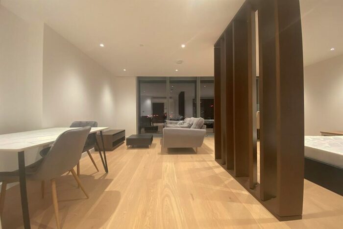 Apartment To Rent In Landmark Pinnacle, Marsh Wall, E14
