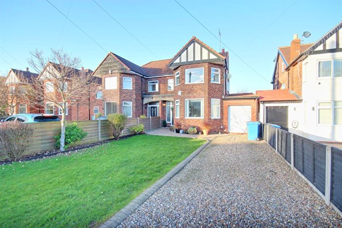 4 Bedroom Semi Detached House For Sale In Carr Lane, Willerby, Hull, HU10