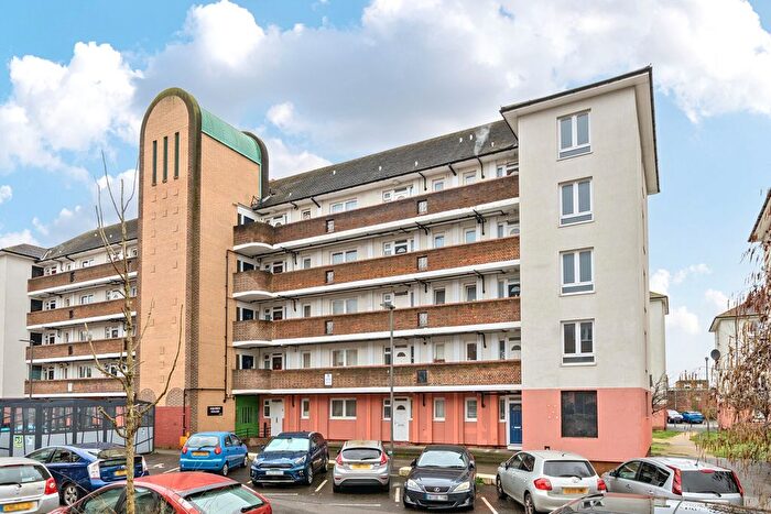 2 Bedroom Flat For Sale In Barnfield Road, Woolwich, SE18