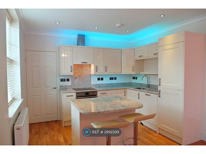 1 Bedroom Flat To Rent In Pipewell Court, Rugby, CV22