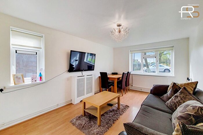 1 Bedroom Flat To Rent In Russets Close, Chingford, E4