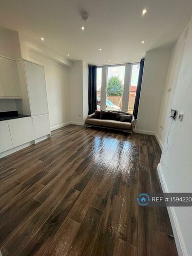 1 Bedroom Flat To Rent In Warham Road, South Croydon, CR2