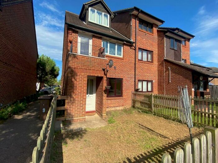 1 Bedroom Flat To Rent In Vellum Drive, Carshalton, Surrey, SM5