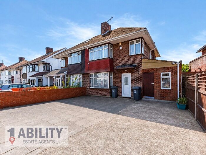 4 Bedroom Town House For Sale In Crosslands Avenue, Southall, UB2