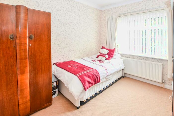 3 Bedroom Bungalow For Sale In Lilford Road, Billericay, Essex CM11