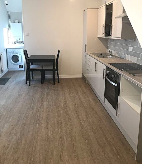 2 Bedroom Maisonette To Rent In Cymmer Street, Cardiff, CF11