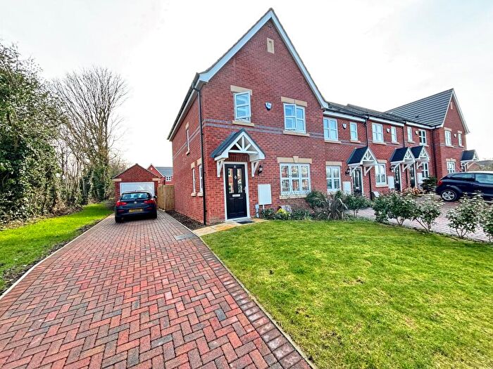 3 Bedroom Town House To Rent In Henley Close, Alfreton, DE55