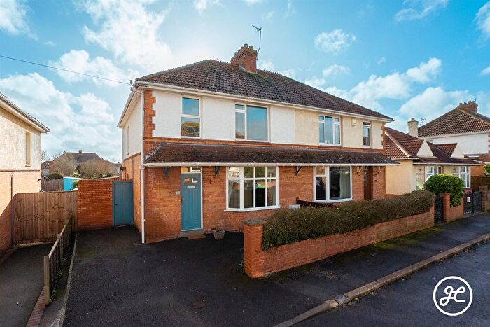 3 Bedroom Semi Detached House For Sale In Fernleigh Avenue, Bridgwater, TA6