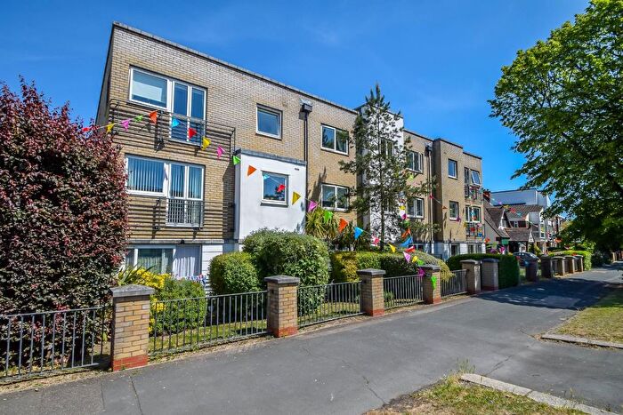 2 Bedroom Flat For Sale In London Road, Leigh-On-Sea, SS9