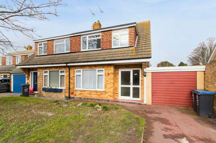 3 Bedroom Semi-Detached House To Rent In Bromstone Road, Broadstairs, CT10