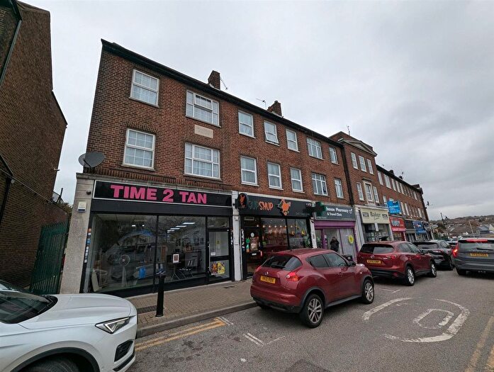 Studio To Rent In Clockhouse Lane, Collier Row, RM5