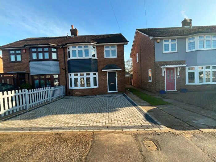 3 Bedroom Semi-Detached House To Rent In Hayes Drive, Rainham, Havering, London, RM13