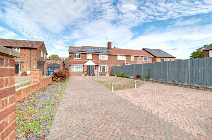 4 Bedroom Semi-Detached House For Sale In Humber Avenue, South Ockendon, RM15