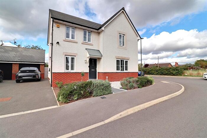 4 Bedroom Detached House For Sale In James Sleeman Close, Great Oldbury, Stonehouse, GL10
